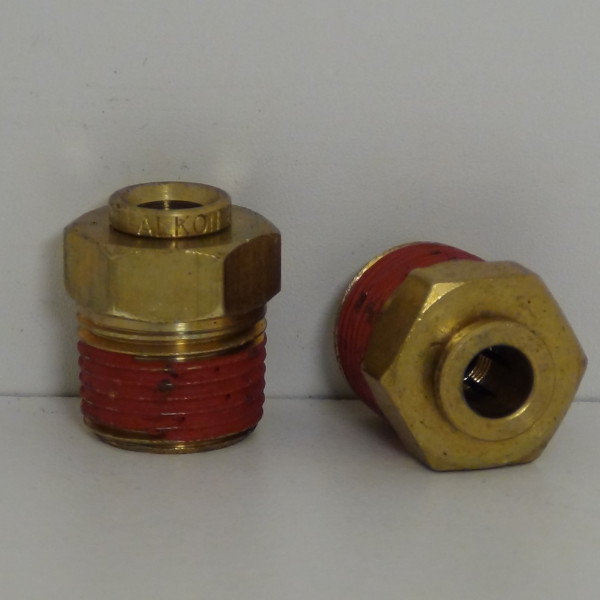 AQ68-P-6X4        1-4T TO 3-8NPT MALE CONNECTOR