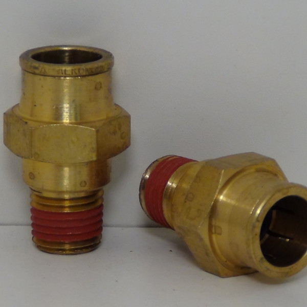 AQ68-P-8X4       1-2T TO 1-4NPT MALE CONNECTOR
